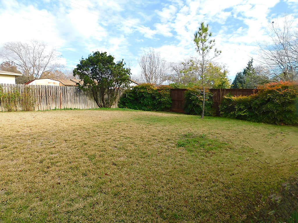 Austin TX sober living house backyard